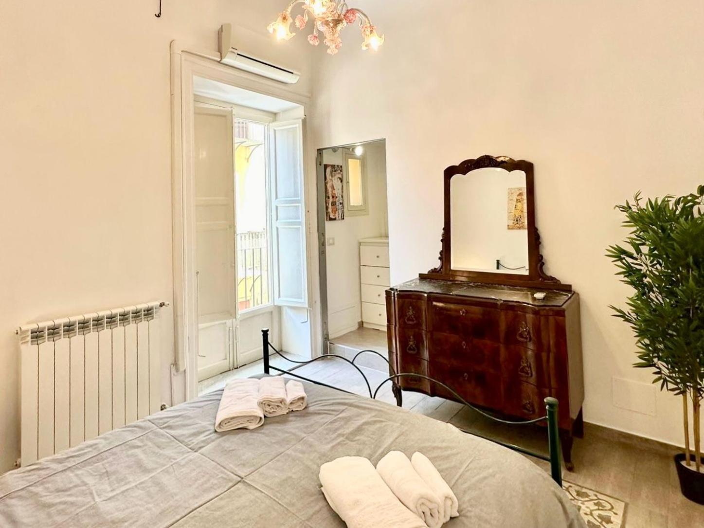 Residenza Cattedrale Apartment Palermo Bagian luar foto